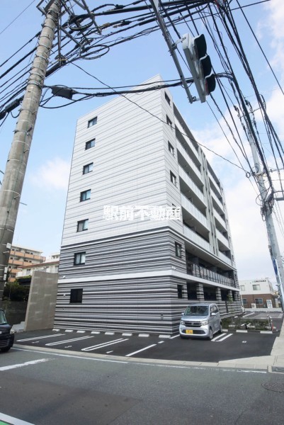 福岡市東区塩浜のマンションの建物外観