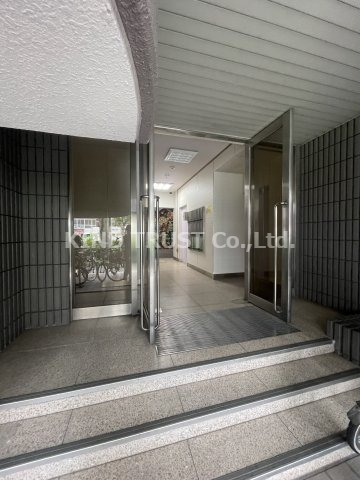 エントランス　ゆとりのあるエントランスです