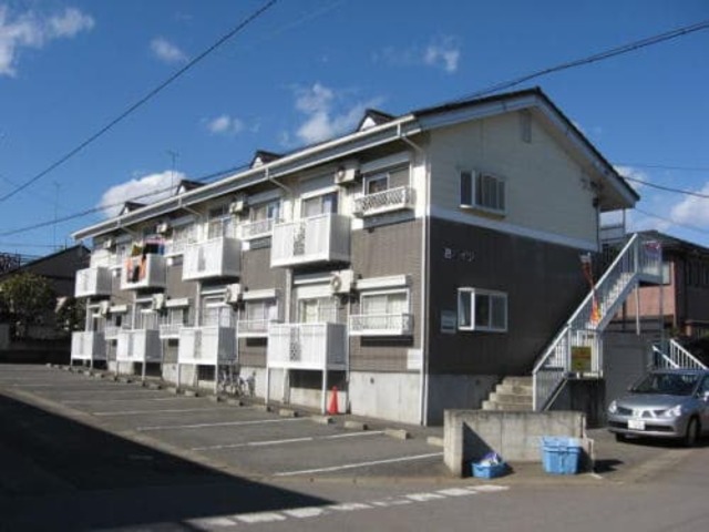 下野市駅東のアパートの建物外観