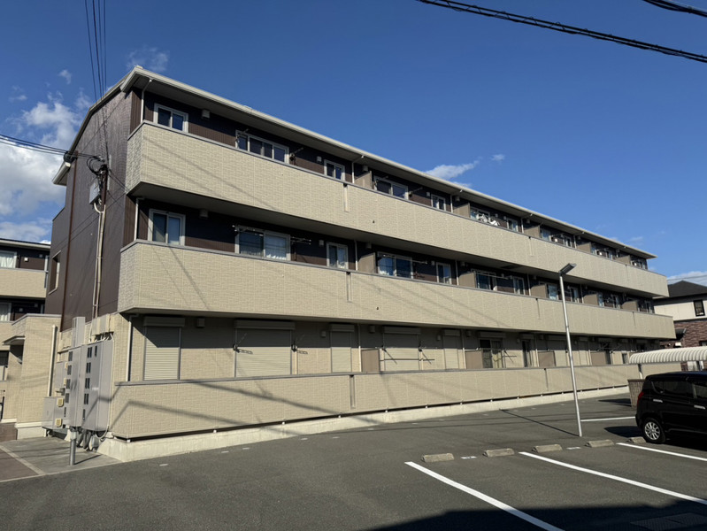 【ノア東山　B棟の建物外観】