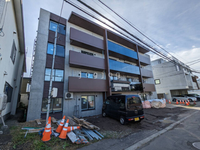 札幌市南区澄川二条のマンションの建物外観