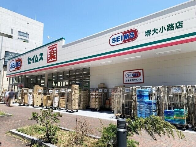 【堺市堺区甲斐町東のマンションのドラックストア】