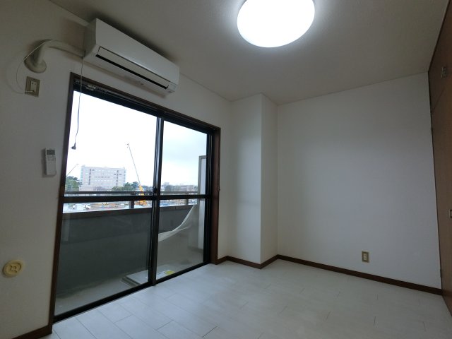 居室・リビング　網戸張替済み