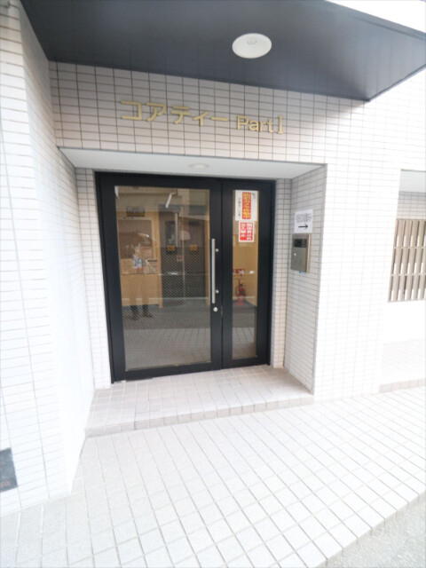 エントランス　オートロック付きで安心です