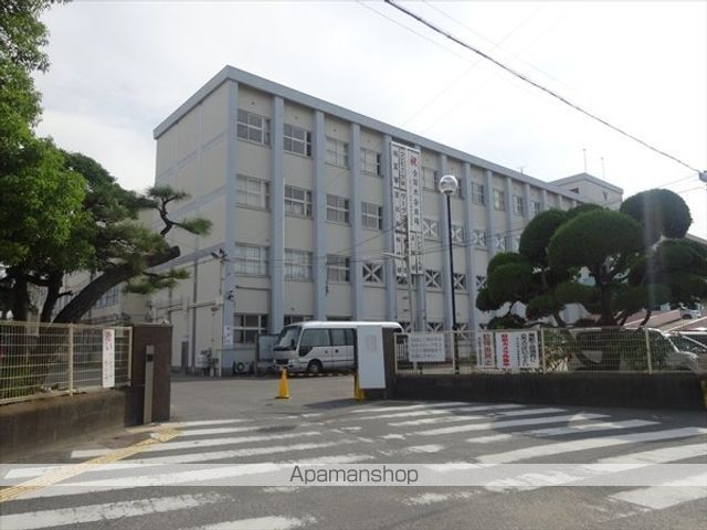 高校・高専　和歌山県立和歌山 商業高等学校（高校・高専）まで477m