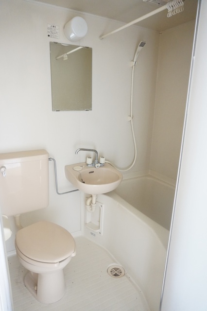 バス・シャワールーム　丸洗い可能！お掃除ラクラクの洗面台付き３点ユニットです☆