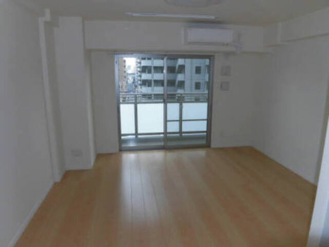 居室・リビング　５０２　居室