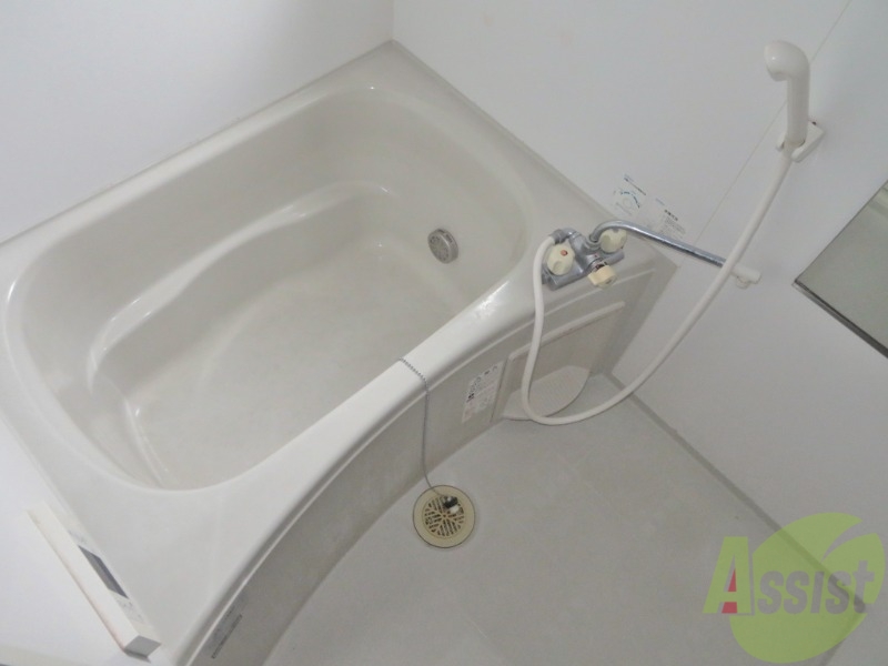 バス・シャワールーム　お風呂は日々の疲れをリフレッシュできる広さがありますね。