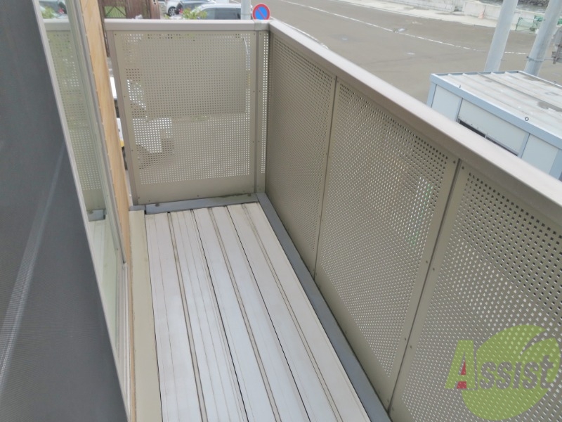 バルコニー　このバルコニースペースは洗濯物も問題なく干せそうですね。