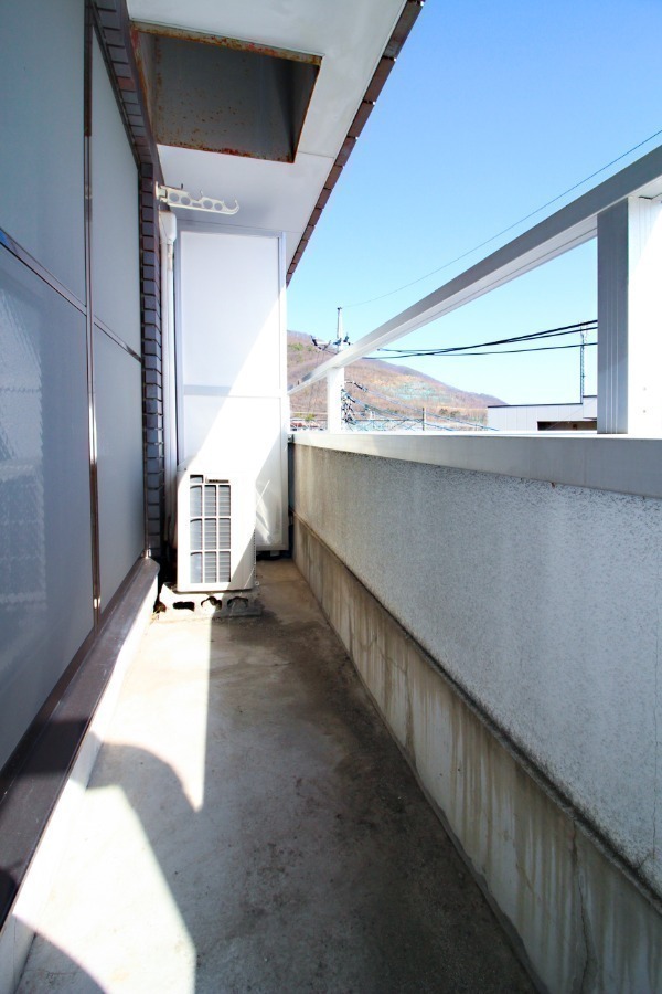 バルコニー　洗濯物が干せるベランダ