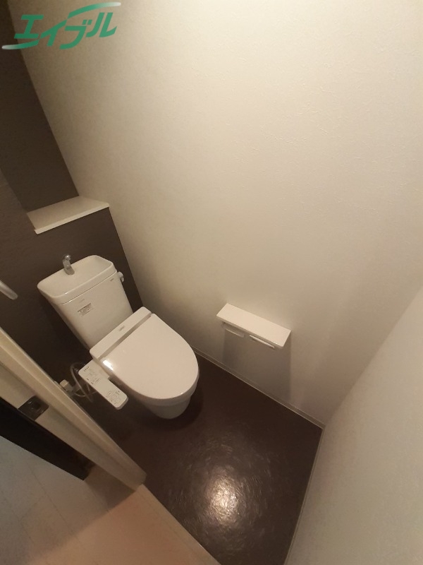 トイレ　同物件別部屋の写真