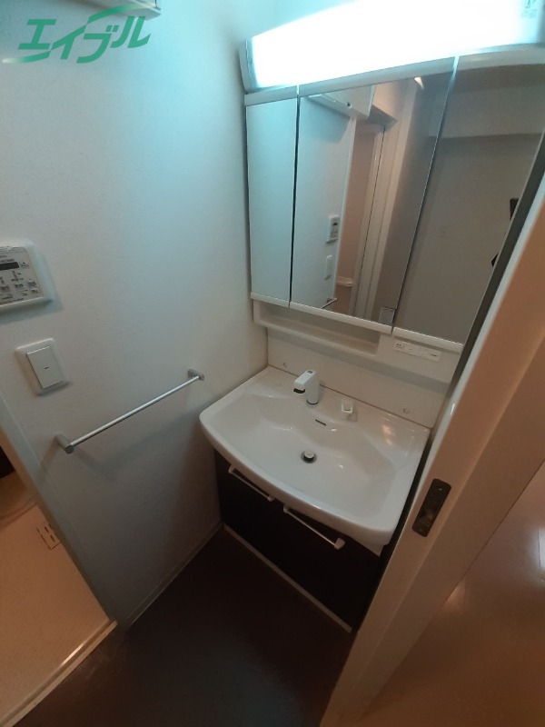 洗面設備　同物件別部屋の写真