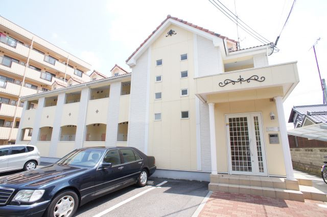 建物外観　落ち着いた雰囲気の外観です