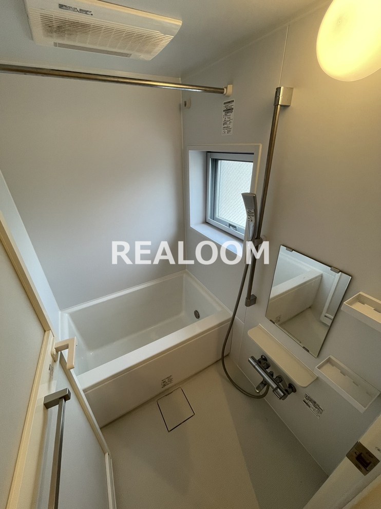 バス・シャワールーム　写真と現況が異なる場合は現況を優先いたします。