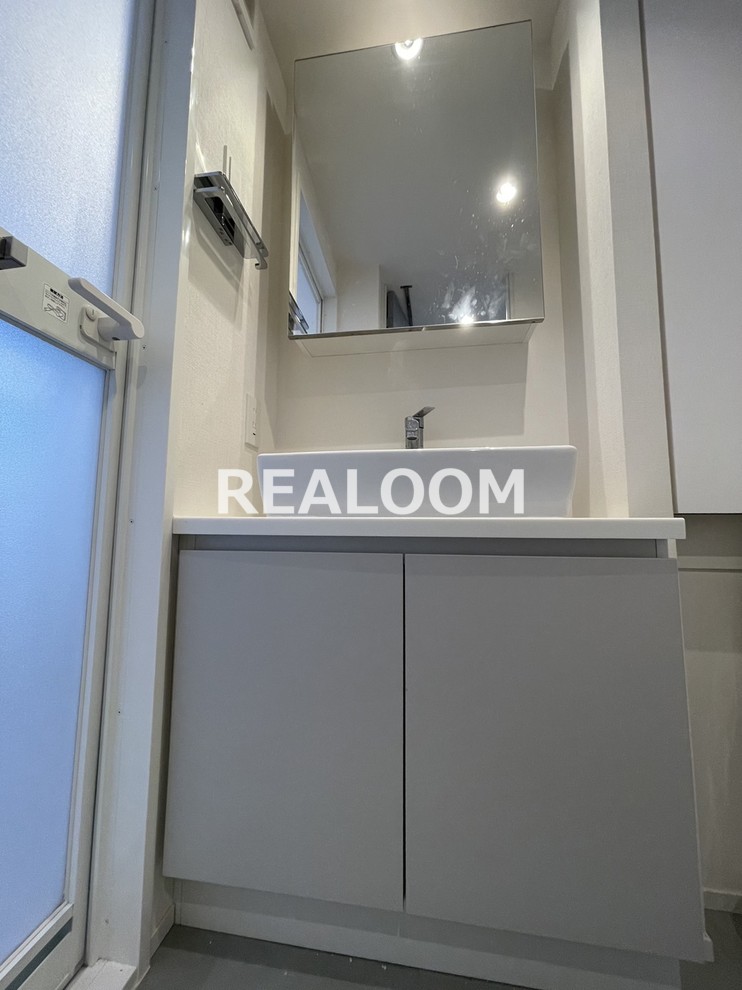 洗面設備　写真と現況が異なる場合は現況を優先いたします。