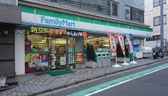 コンビニ　ファミリーマート東京医科大学前店（コンビニ）まで165m