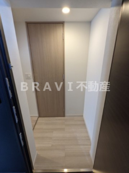 玄関　【BPRレジデンス大阪本町Q】引き戸で邪魔にならない広い玄関