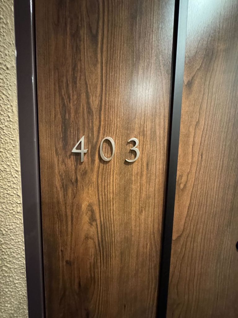 玄関　※建築中の写真です