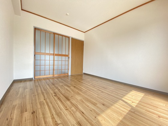 居室・リビング　※別号室の写真です