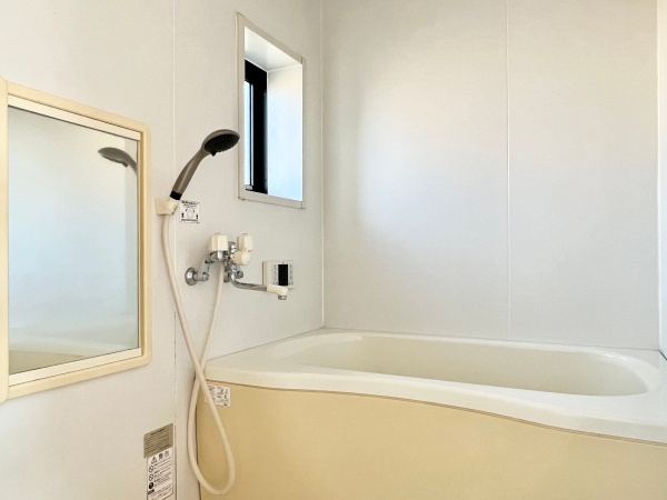 バス・シャワールーム　追い炊き機能完備でファミリーや長湯にも対応できるポイントです