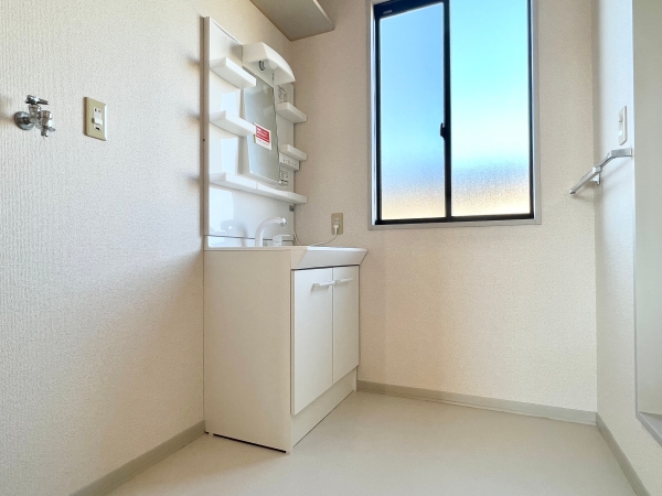 洗面設備　忙しい朝にうれしい洗髪洗面化粧台付♪