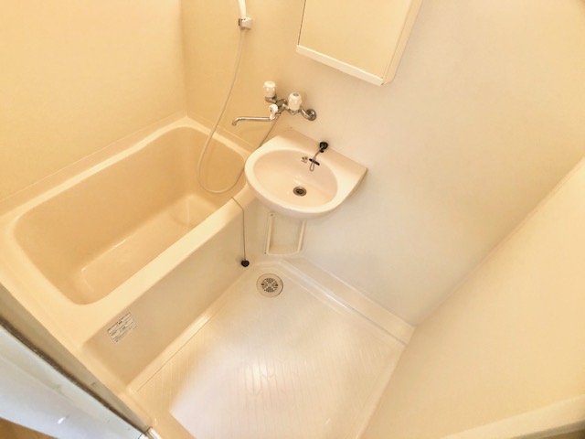 バス・シャワールーム　ゆっくり疲れを癒して頂ける広い浴室