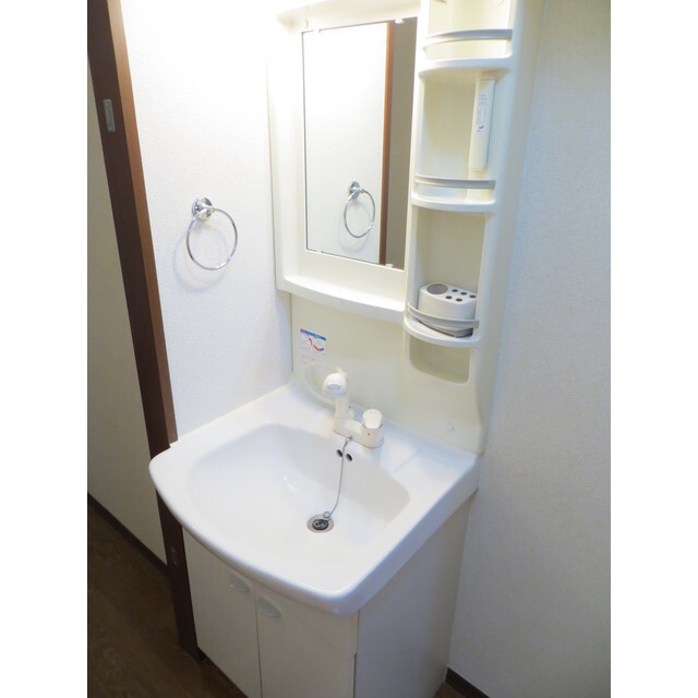 洗面設備　※入居中のため、前回募集時の写真です。