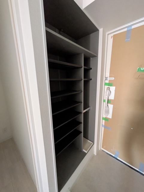 玄関　建築中の２０１号写真