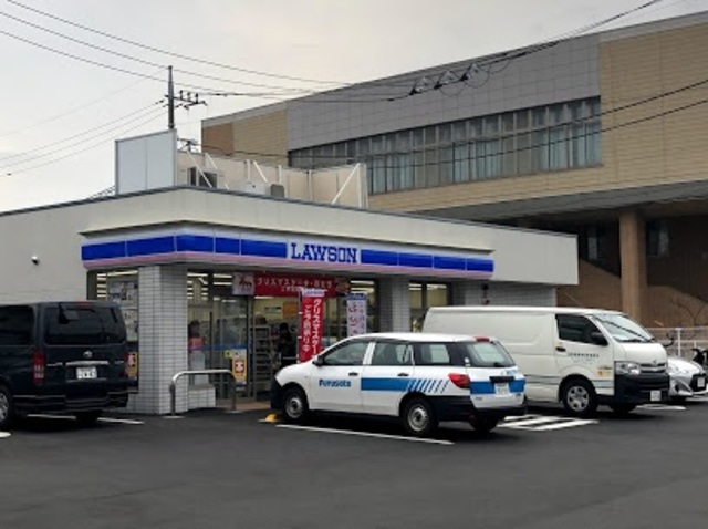 コンビニ　ローソン都筑池辺町店（コンビニ）まで437m