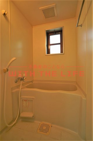 バス・シャワールーム　コンパクトで使いやすいお風呂です