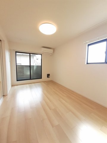 居室・リビング　こちらのリビングで趣味の時間をお楽しみください