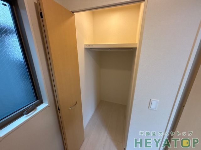 収納　収納力たっぷりのウォークインクローゼット