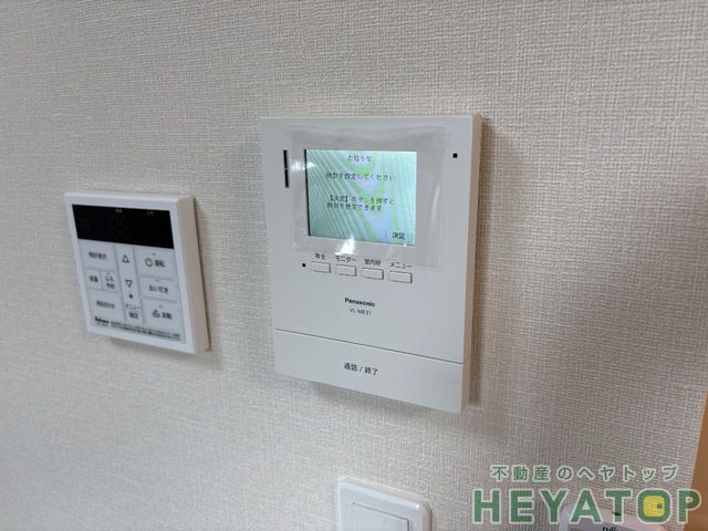 セキュリティ　不意の訪問もモニター付きドアホンで安心確認