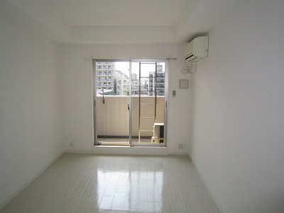 居室・リビング　同マンション別部屋の写真です