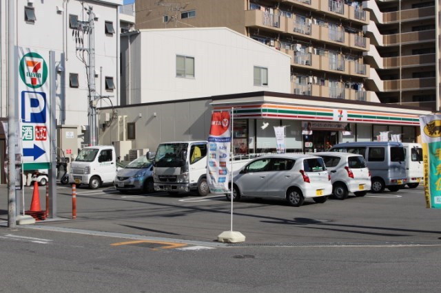 コンビニ　セブンイレブン（コンビニ）まで471m