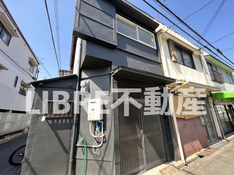 建物外観　２０２２年１月改装物件！