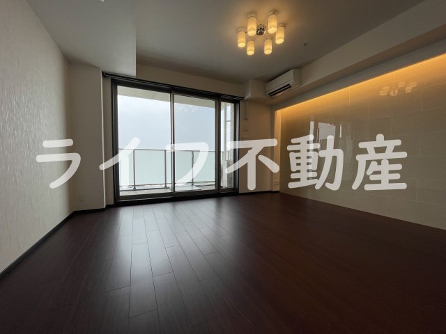 居室・リビング　こちらの居間で趣味の時間をお楽しみください
