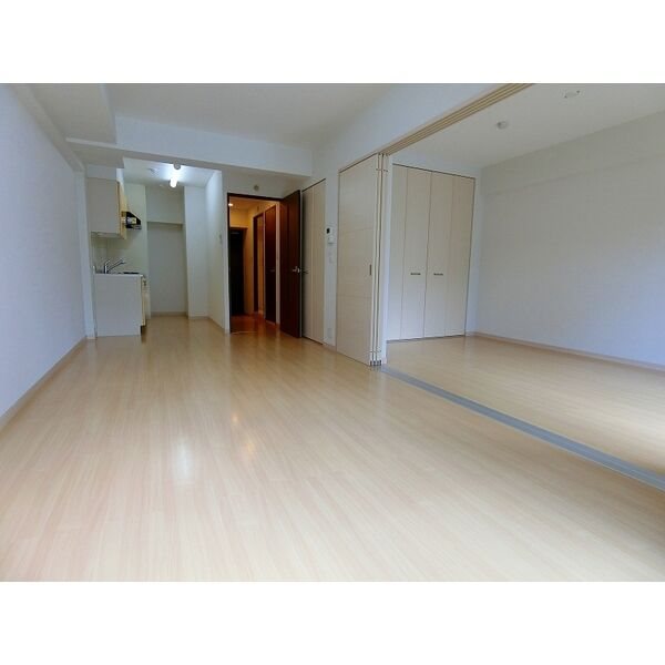 居室・リビング　リビング　※別号室参考写真