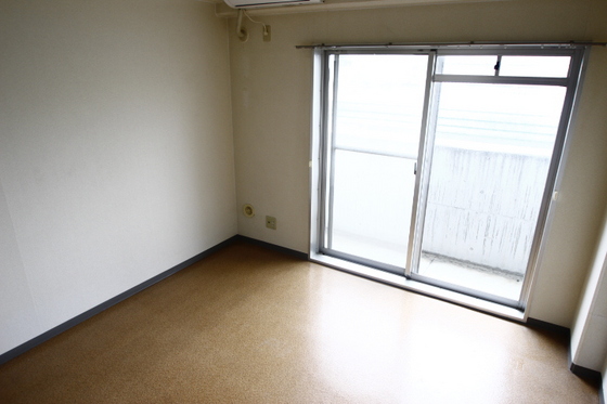 居室・リビング　※別号室のお写真です。