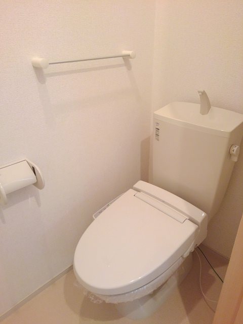 鹿児島市 2階建 築13年のトイレ写真