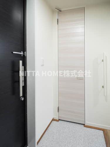 玄関　広いスペースの玄関です♪