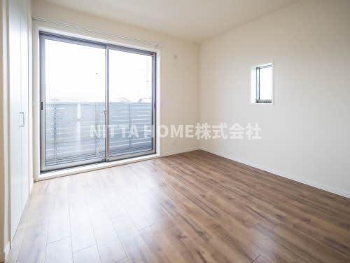 その他部屋・スペース　大きな窓が魅力的な室内です◆