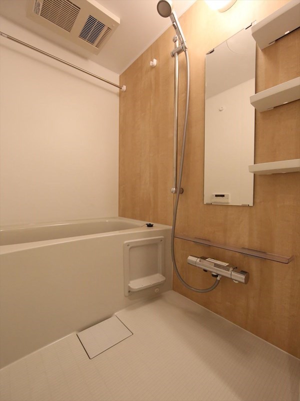 バス・シャワールーム　浴室暖房乾燥機付　追い焚き・オートバス機能付お風呂