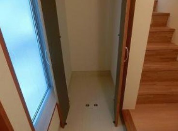 玄関　※同間取り別部屋参考画像