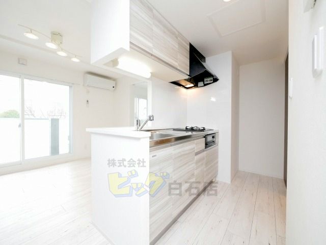 キッチン　人気の対面式システムキッチンです♪