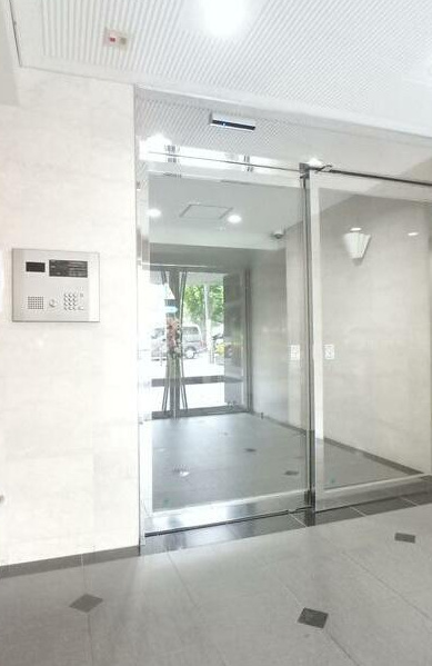 エントランス　グリフィン横浜・反町公園