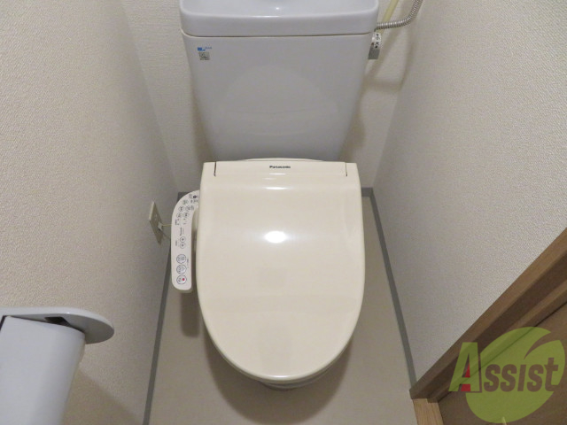 トイレ　トイレはウォシュレット付きで嬉しいですね。