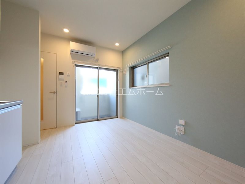 バルコニー　ＬＤＫ8帖　２面採光　エアコン完備　バルコニー