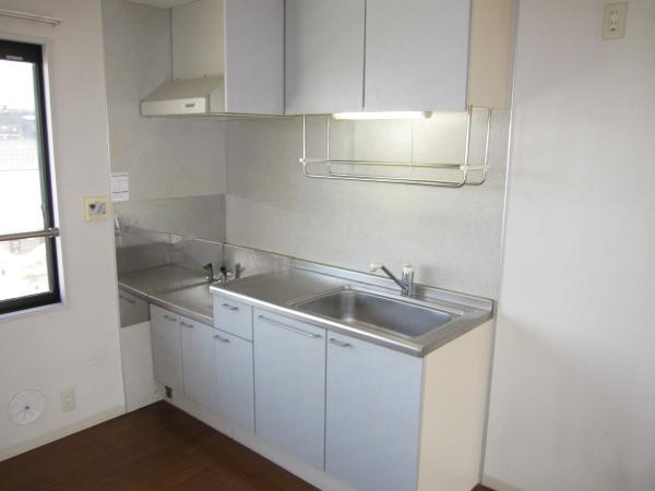 キッチン　キッチン・窓付き