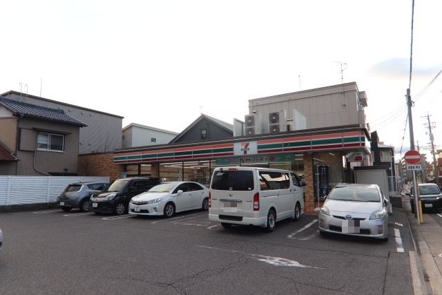 コンビニ　セブン－イレブン　名古屋仲田１丁目店（コンビニ）まで300m